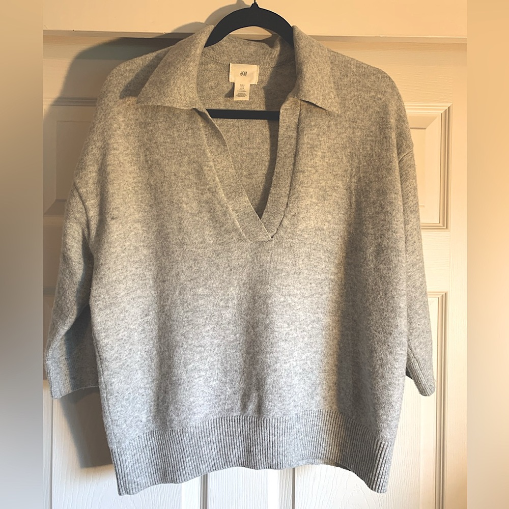 H & M grey crop sleeve  v-neck sweater